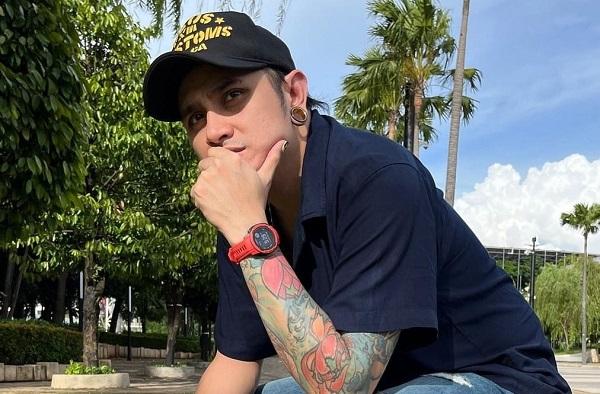 Vicky Nitinegoro Batal Nikah, Tutup Rapat Hubungan Asmara
