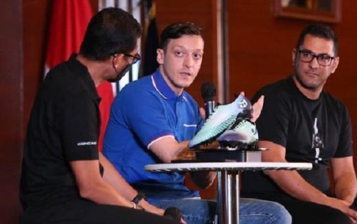 Dibanding RANS FC, Mesut Oezil Lebih Suka Bali United