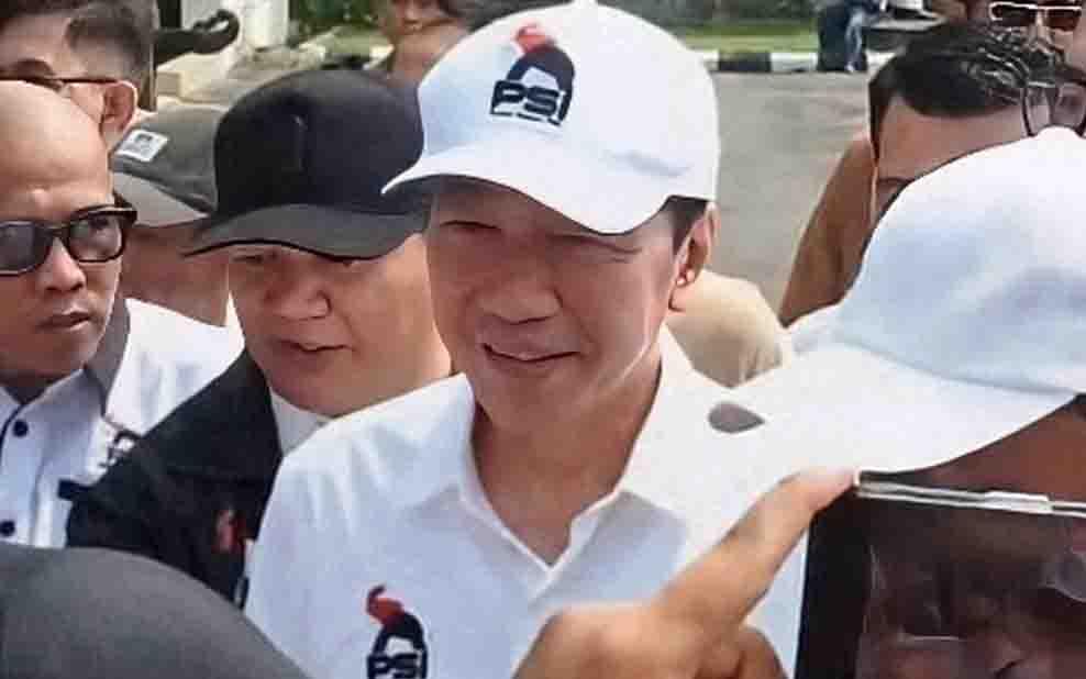 Disambut Ratusan Relawan Jokowi Mulai Safari Politik Tiga Hari