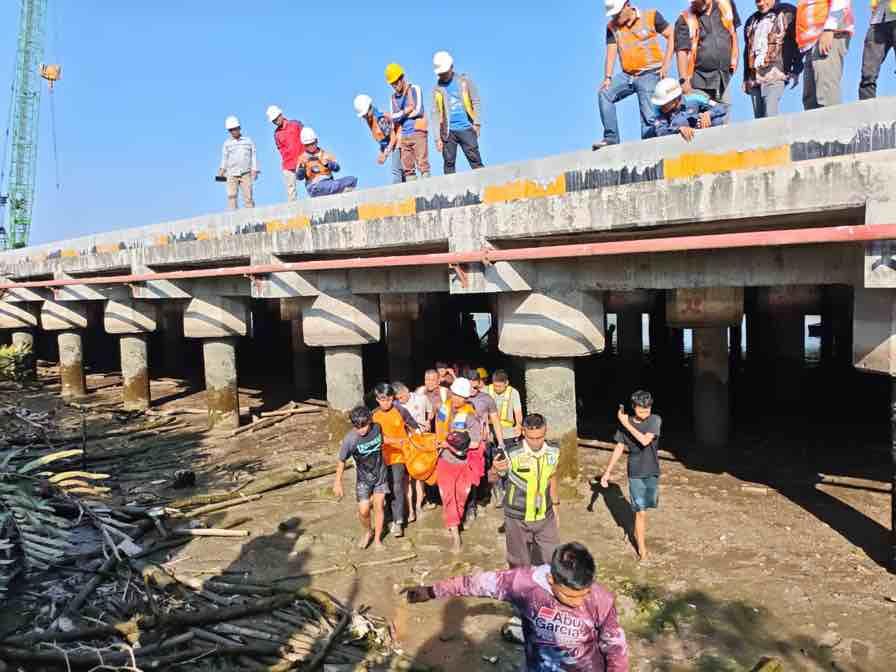 Operasi SAR Berakhir, Pekerja Pelabuhan TPK Perawang Dievakuasi ke Klinik Pelindo