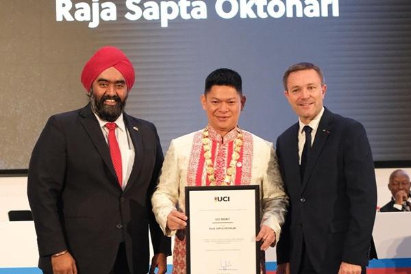 Raih UCI Merit Award, Okto Torehkan Sejarah Baru bagi Indonesia di Dunia Balap Sepeda