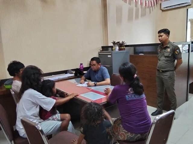 Bikin Resah Warga, Satu Keluarga Mengemis di Pekanbaru Ternyata Miliki Tempat Tinggal