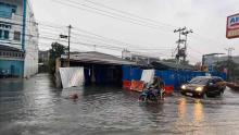 Proyek IPAL Mangkrak 5 Bulan, Warung Warga di Jalan Cempaka Pekanbaru Kebanjiran dan Merugi