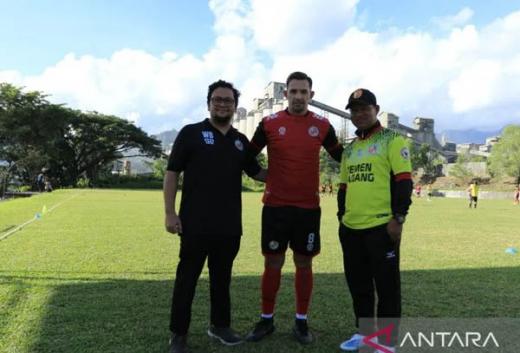 Hadapi Liga 2, Semen Padang Kontrak Pemain Naturalisasi Silvio Escobar