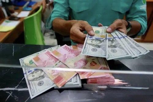 Anomali Pasar, Rupiah Tembus Rp17.960 di Tengah Melemahnya Indeks Dolar AS