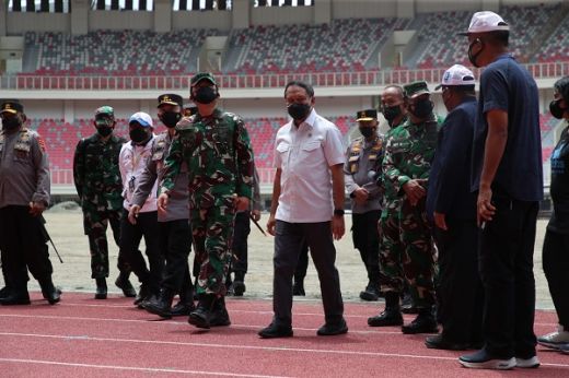 Bersama Panglima TNI dan Kapolri, Menpora Tinjau Stadion Lukas Enembe