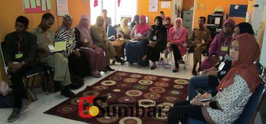 Pengelola Perpustakaan Kelurahan Dibekali SPP