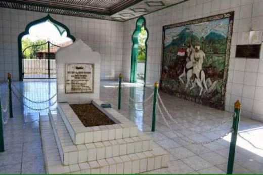 Makam Tuanku Imam Bonjol.
