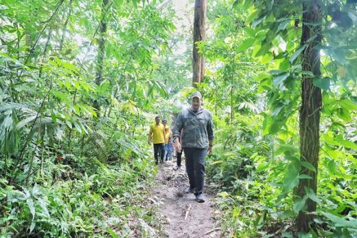 Dito Ariotedjo Jadi Menpora RI Pertama Jajal Trek Lari Lintas Alam Bukit Lawang