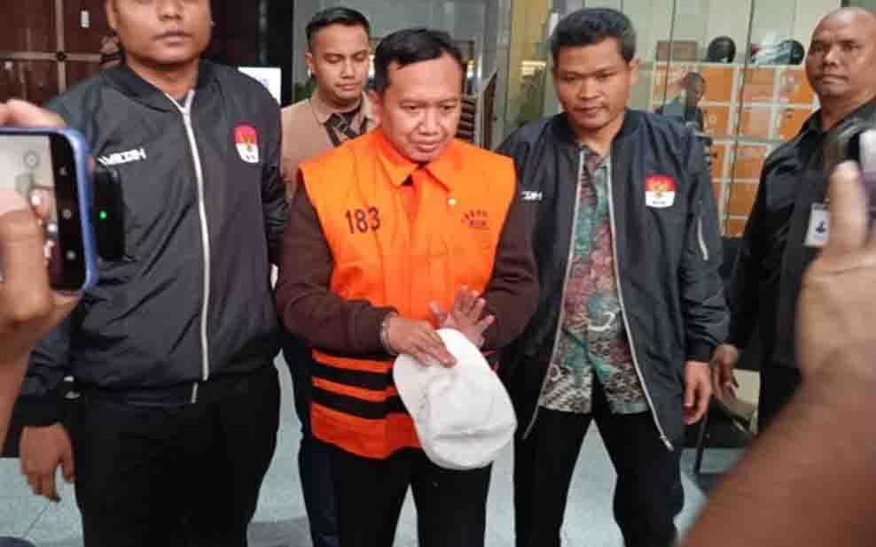 Berompi Oranye, Tersangka Suap APBD Jatim Moh Mahrus Tolak Buka Suara