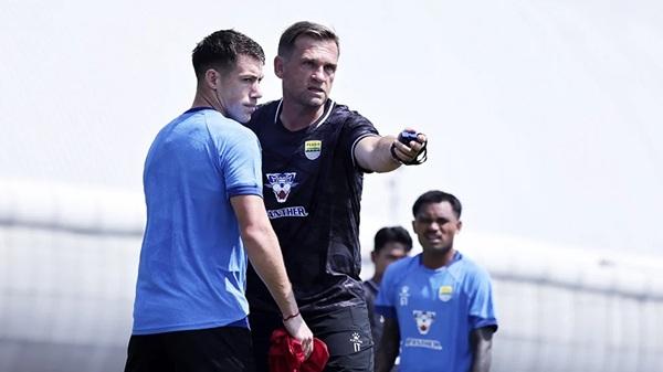 Carlos Pena Ingin Bawa Persita di Papan Atas Super League 2026/2027