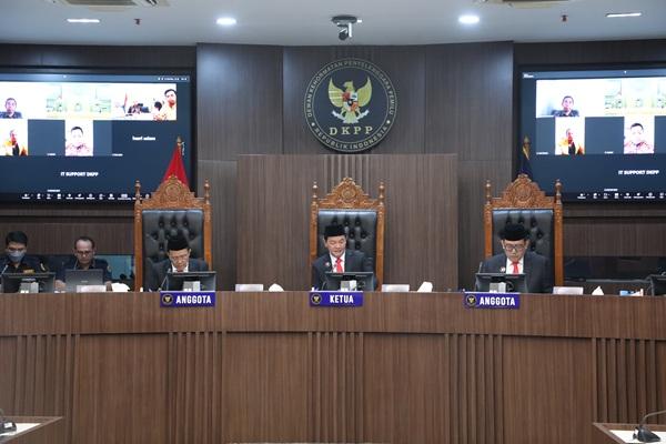 DKPP Berhentikan Nasrul Muhayyang dari Jabatan Ketua Bawaslu Sulbar