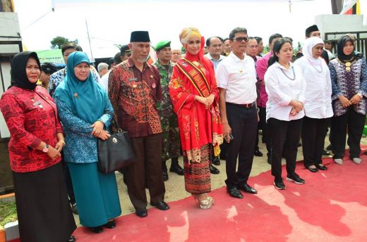 Lihat Pelayanan Masyarakat di Kantor Camat Kuranji, Puan Maharani: Pelayanan KTP Antar Alamat Wujud Perhatian Pemkot Padang