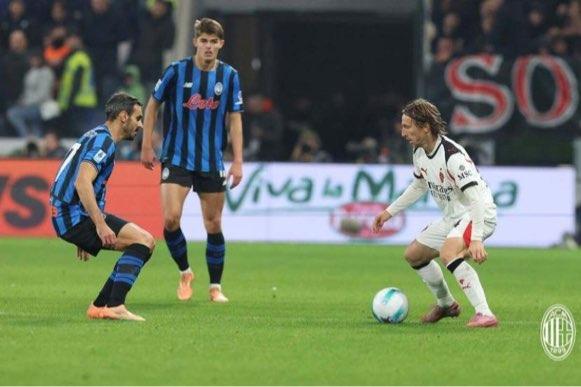 Dominasi Tak Berbuah Kemenangan, Milan Pulang dari Bergamo dengan Satu Poin