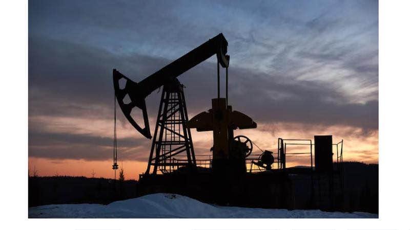 Harga Minyak Dunia Anjlok, Pasar Tertekan Sanksi AS dan Bayangan Kenaikan Produksi OPEC+