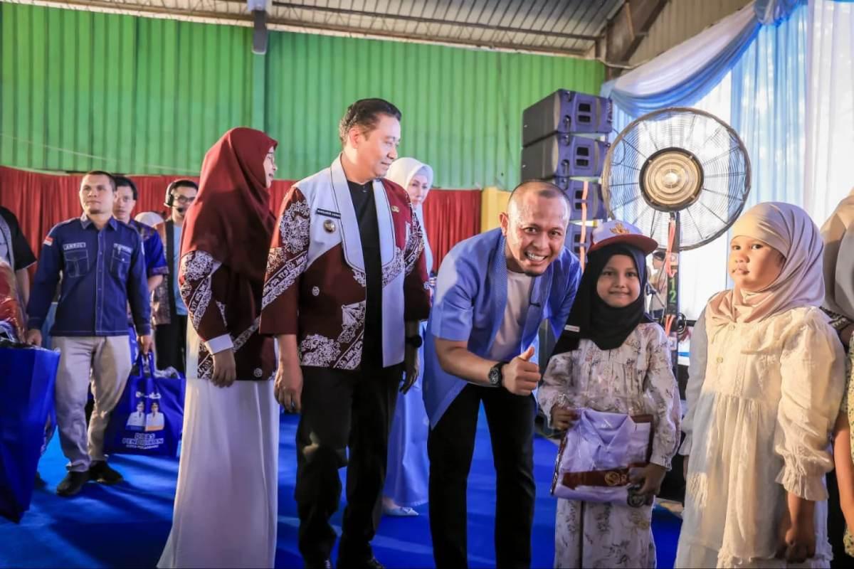 Ringankan Beban Orang Tua, Pemkot Pekanbaru Salurkan 19.900 Seragam Sekolah Gratis