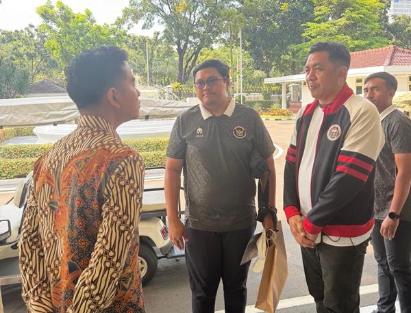WartaPKU.com Saat berbincang dengan Sekjen