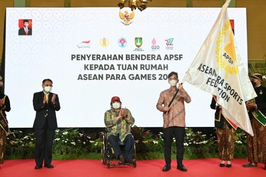 Gibran Rakabuming Raka Terima Bendera APSF, Kota Solo Resmi Jadi Tuan Rumah APG
