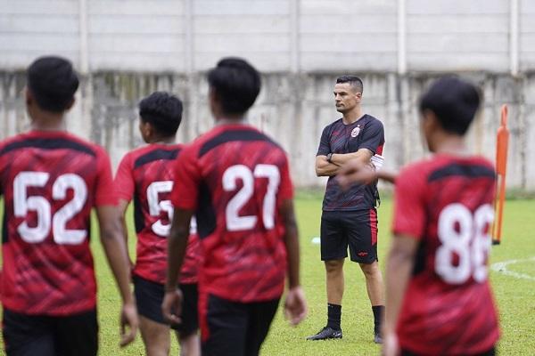 Carlos Pena Tak Sabar Berikan Yang Terbaik buat Persija Jakarta