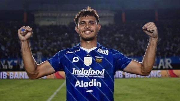 Semen Padang: Wellcome Rezaldi Hehanussa