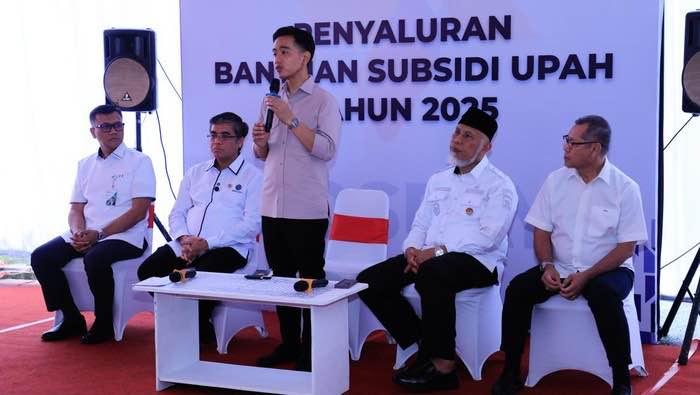 Cek Penyaluran BSU di Padang, Gibran: Jangan Main Judol Pakai Uang Negara