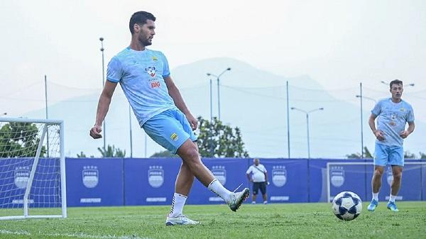 Empat Bek Asing Bersaing Ketat di Persib Bandung
