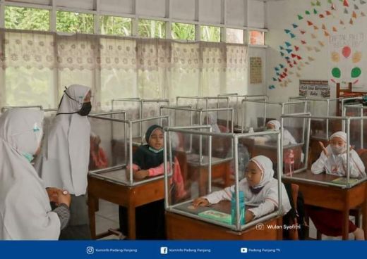 Selama PBM Tatap Muka Dilaksanakan, Pendidik dan Peserta Didik di Bukittinggi Tetap Taati Prokes
