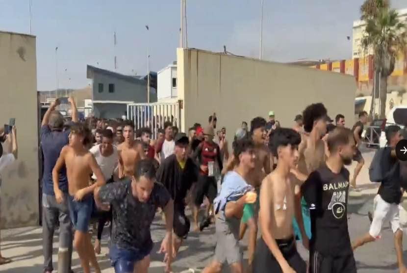 Perbatasan Spanyol Runtuh, Migran Tidur di Jalanan Ceuta