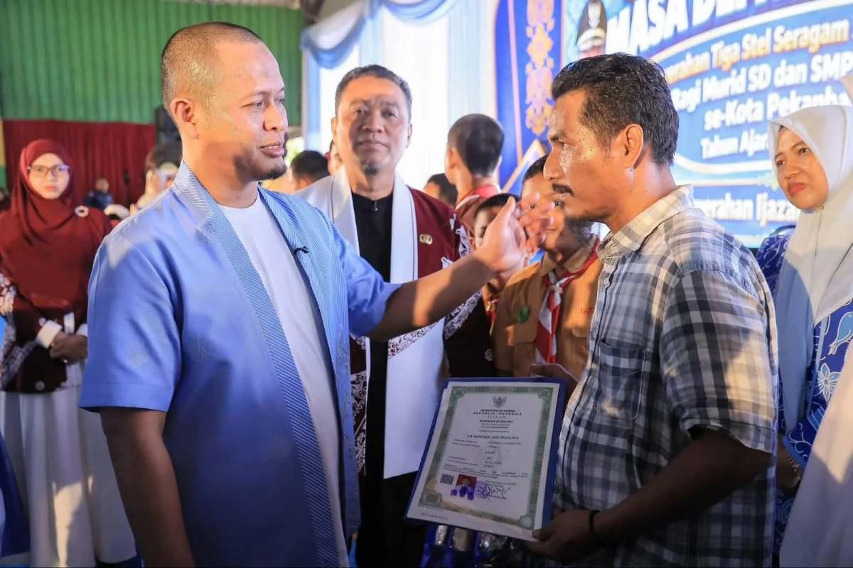Tangis Haru Warnai Penyerahan Ijazah Tertahan di Pekanbaru, Wali Kota Ungkap Peran Baznas
